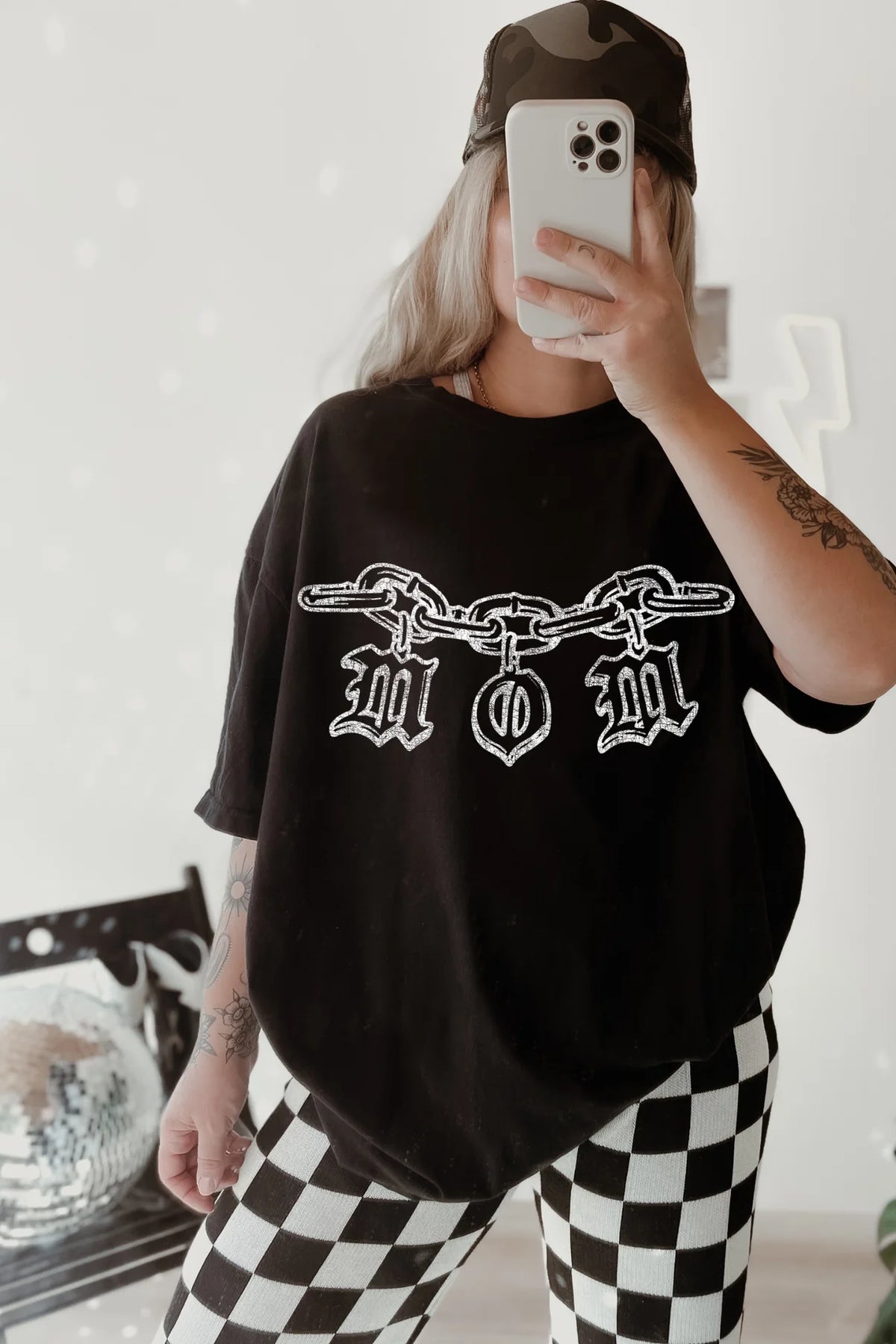 Mom Chain Graphic Tee